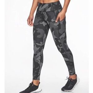ATHLETA Gray Camo Contender 7/8 Tight Active Workout Gym Running Leggings Size S